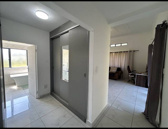 4 BEDROOM FREESTANDING FOR SALE IN PALM LAKES ESTATE